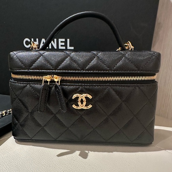 CHANEL Handbags - SOLD
CHANEL Slim Vanity Bag 2025